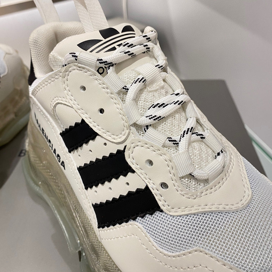 Collaboration Couple's Style Shoe