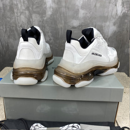 Limited Edition Couple Style Thick Sole Shoe