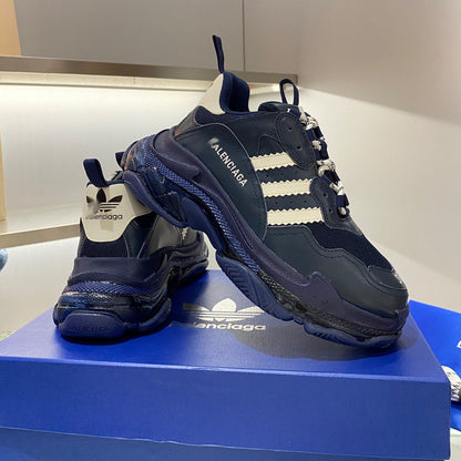 Collaboration Couple's Style Shoe