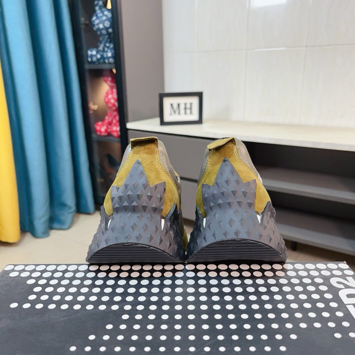 D2 2025 Couple sneakers