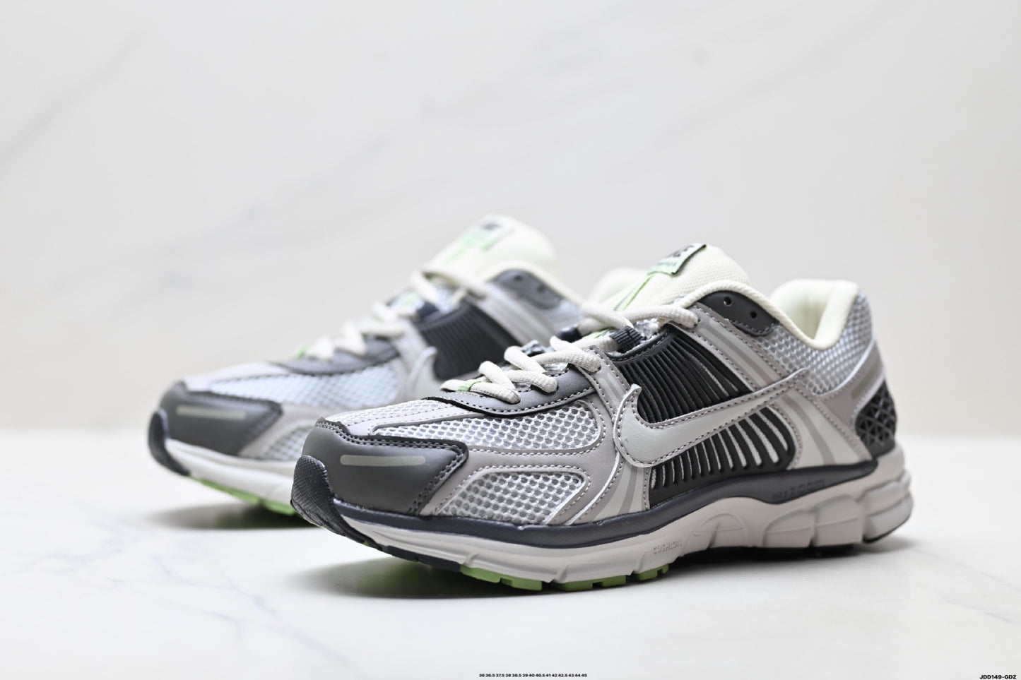 NIKE Matching Running Shoes